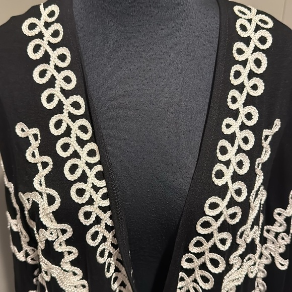Once Again black white flat corded embroidered stretch duster/ling cardigan. 2X - Picture 2 of 8